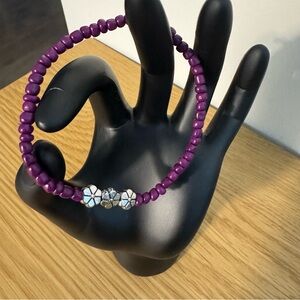 Glass Bead Elastic Bracelet with Silver Plated Flowers Purple & Silver
